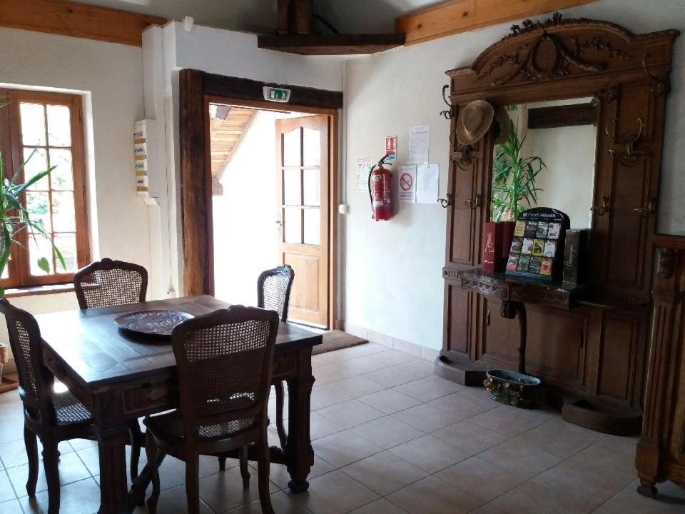 Le Domaine Du Cellier Bed & Breakfast Sezanne Exterior photo